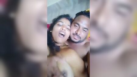 La sexy Vaishnavi y su nuevo novio