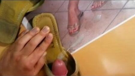 Chanclas doradas en oferta en eBay: follar y correrse