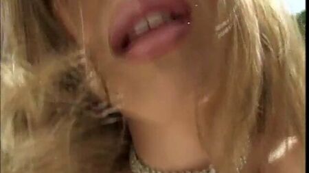 Kianna Dior en medias