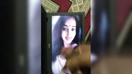 Malavika Menon, actriz del sur de la India, muy sexy