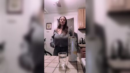 Tetas enormes en TikTok 2 (¡TOMA YA!)