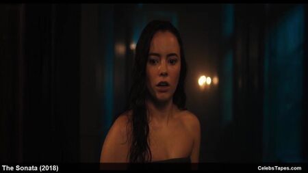 Escenas sensuales y en lencería de Freya Tingley