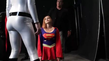 Supergirl, capturada por los villanos