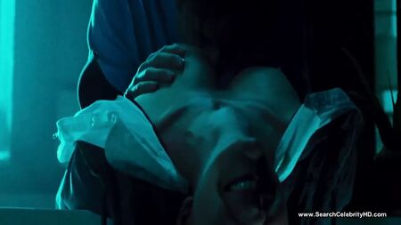 Madeline Zima: Escenas de desnudos y sensuales - HD