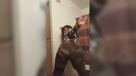 Culo con pantalones de camuflaje