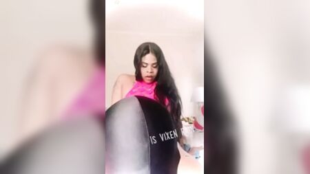 Ts Vixen Rain mientras le hacen una mamada