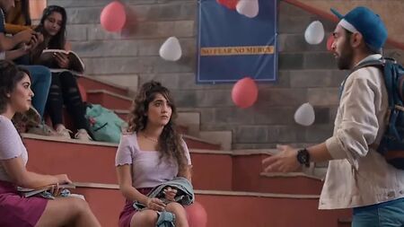 «College Romance», temporada 2, episodio 1 – serie web