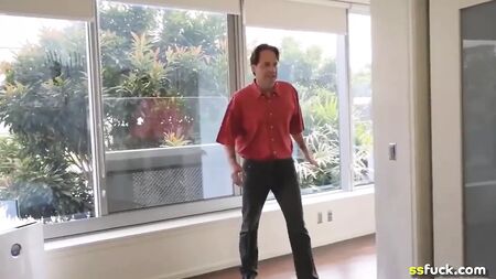 El hermano se folló el coño de su hermana