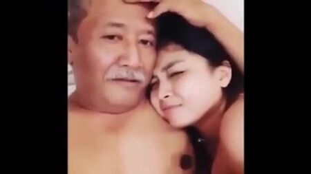 El escándalo del abuelo Sugiono, versión indonesia