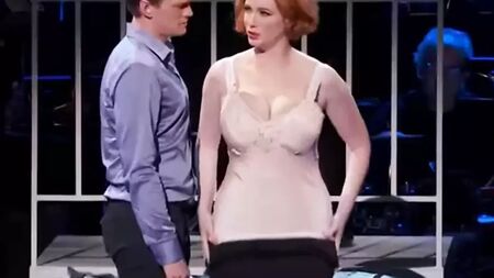 Las enormes tetas de Christina Hendricks 2