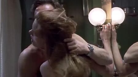 Natasha Henstridge follando en la película «Riesgo máximo»