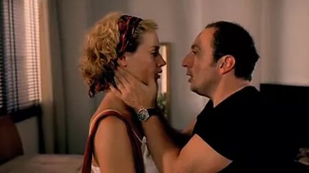 Cecile de France es follada con dureza en una escena de sexo duro