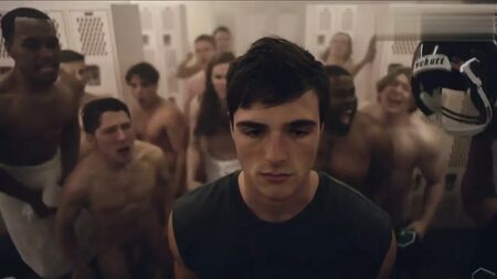 Una polla enorme en «Cloakroom», del episodio 01x02 de «Euphoria»
