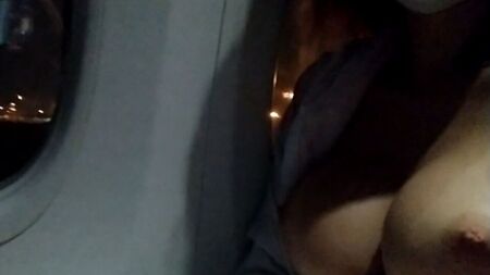 Me aburría en el vuelo y, claro, me saqué las tetas