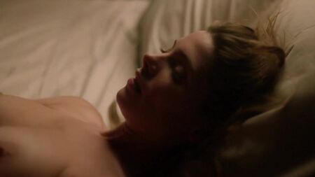 Ashley Greene desnuda