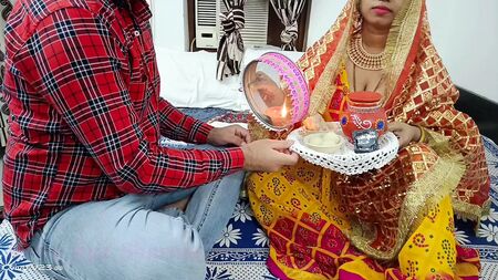 Especial Karwa Chauth 2022: vídeo xxx indio desi de un marido follándose a su mujer, con audio en hindi y palabras obscenas