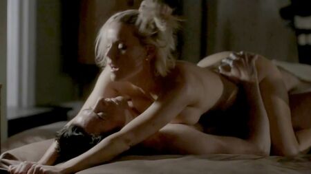 Escena de sexo con Kathleen Robertson desnuda en «Boss» en ScandalPlanet.Com