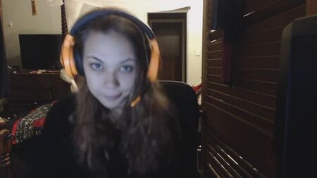 Una chica de la webcam muestra su cuerpo