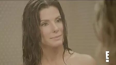 Sandra Bullock y Chelsea Handler en la ducha