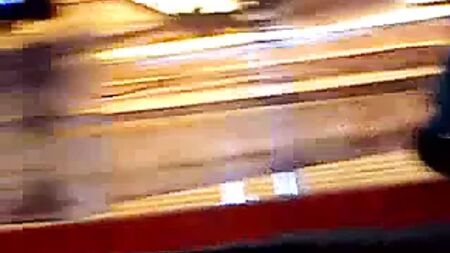 Chitra, una guapa chica india desi, le hace una mamada a su jefe y se acuesta con él