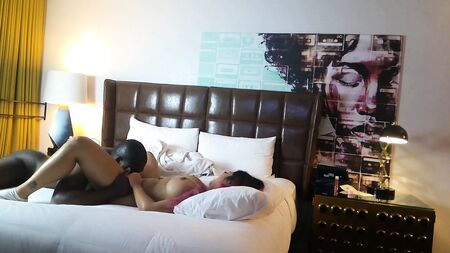 La sensual y voluptuosa filipina Jasmine Teaa le hace una mamada al príncipe Jean