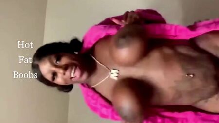 Tetas grandes, redondas y turgentes