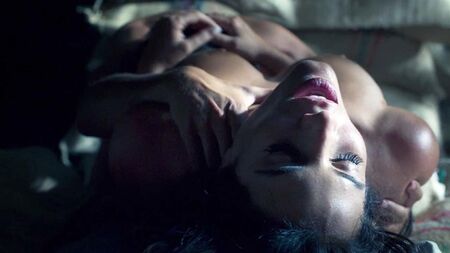 Escena de sexo con Gaby Espino desnuda en ScandalPlanet.Com