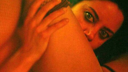 Escena lésbica de Aubrey Plaza y Vanessa Dubasso - ScandalPlanet