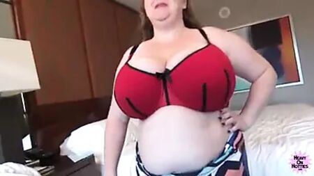 Una pelirroja de talla grande disfruta del polvo de su vida