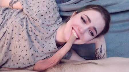 Jugar con el prepucio de un pene flácido