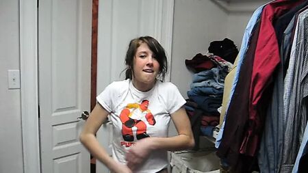 Chica guapa desnudándose (con audio real) 2 de 2