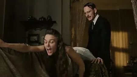 A Keira Knightley le dieron unos azotes