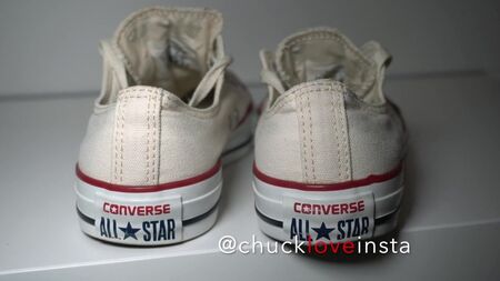 Los zapatos de mi hermana: Converse blancos (¡usados!)