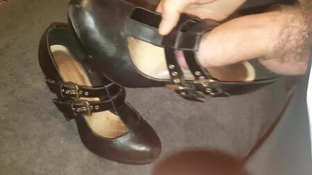 Correrse sobre los zapatos de tacón Mary Jane de mi mujer