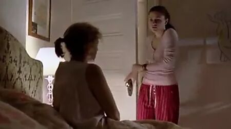 Madre sorprendida masturbándose por alguien que NO es su hija - nicolo33