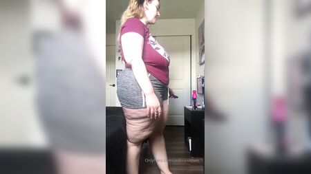Jessica, rellenita, sexy, con celulitis en el trasero y los muslos, haciendo twerking 5