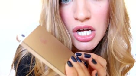 Justine Erazik (iJustine) bailando twerking
