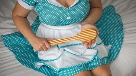 Pidiendo unos azotes: una historia en audio ABDL