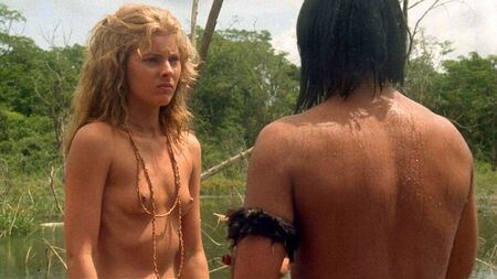Elvire Audray, Sara Fleszer y Jessica Bridges completamente desnudas