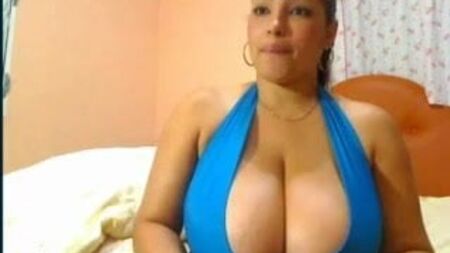 Webcam de latinas con pechos enormes