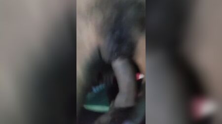 Una chica de Bihari se acuesta con su novio en un hotel