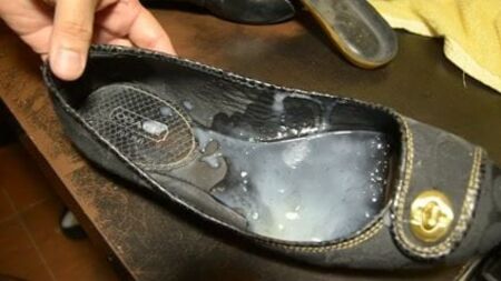 Una corrida enorme sobre unos zapatos planos de Coach