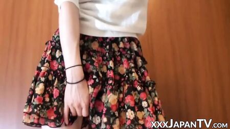 Chicas amateur japonesas mostrando sus coños en primer plano
