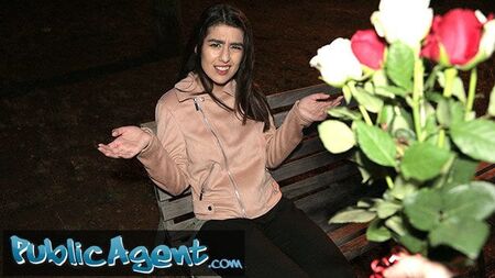 La actriz Aaeysha se deja follar el día de San Valentín