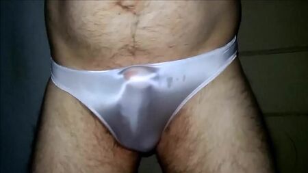 Los hombres y las braguitas son semen