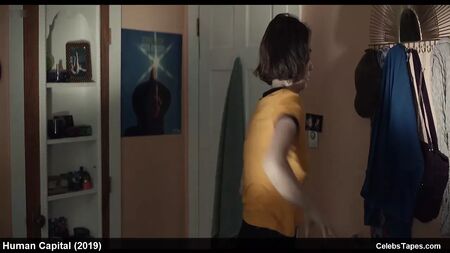 Escenas románticas y de desnudos de Marisa Tomei y Maya Hawke