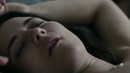Catherine Brunet desnuda en «Faux Départs», temporada 1 (2019)
