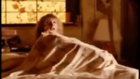 La famosa desnuda Teri Garr