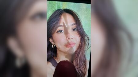 Nur Syaira, una puta malaya muy guarra, se entrega a los corridos