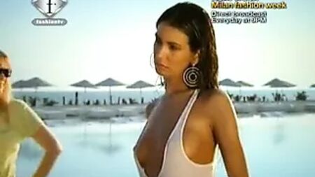Fashion TV: Sesión fotográfica de Jessica Micari desnuda a medianoche